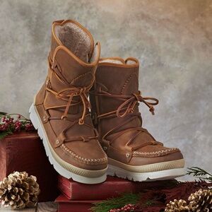Manitobah Mukluks Women’s Pacific Half
Winter Boot Oak Size 8 NEW